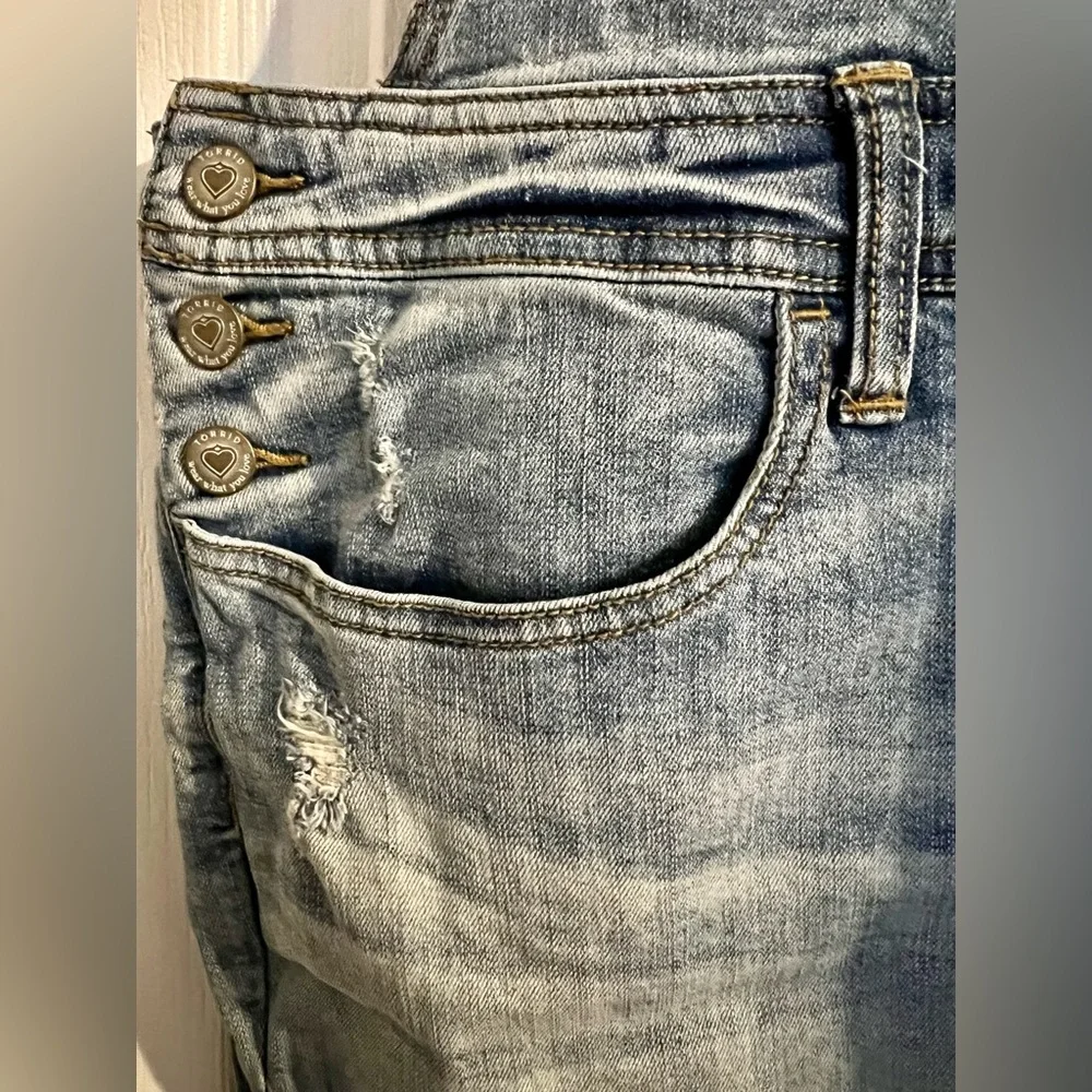 Torrid Light Wash Denim Overall Shorts - 24 - Picture 4 of 9